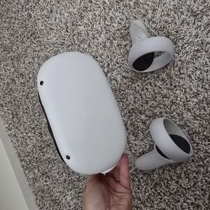 MERA Quest 2- VR Headset and Controllers - White